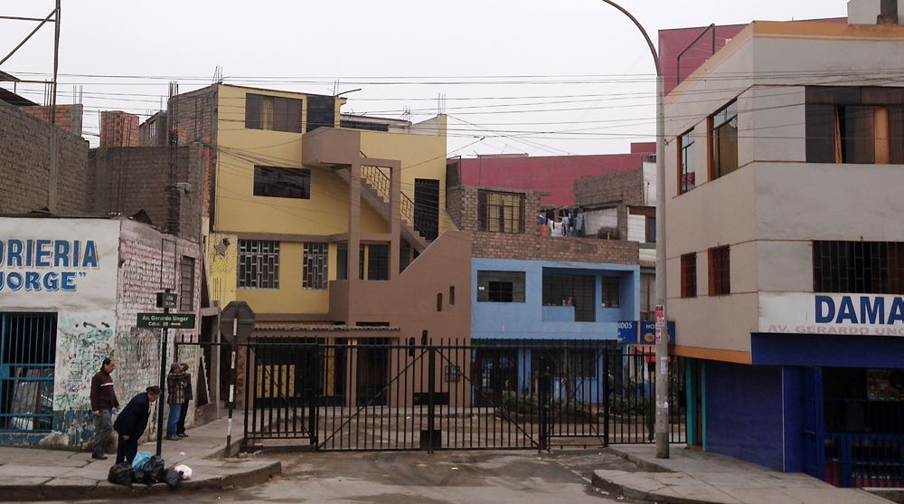 
Urbanización cercada en la zona
este de Lima
