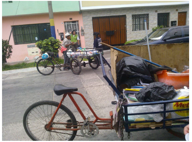 
Competencia en la calle por los materiales reciclables
