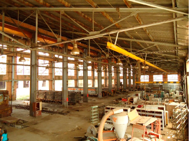 Vista interior del edificio de Talleres Diesel en el conjunto de Bello