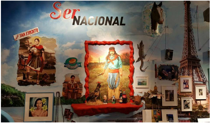 Gauchito Gil en fragmento de la Exposición “Ser Nacional” de Marcos López en el cck (Bs. As., 2016)